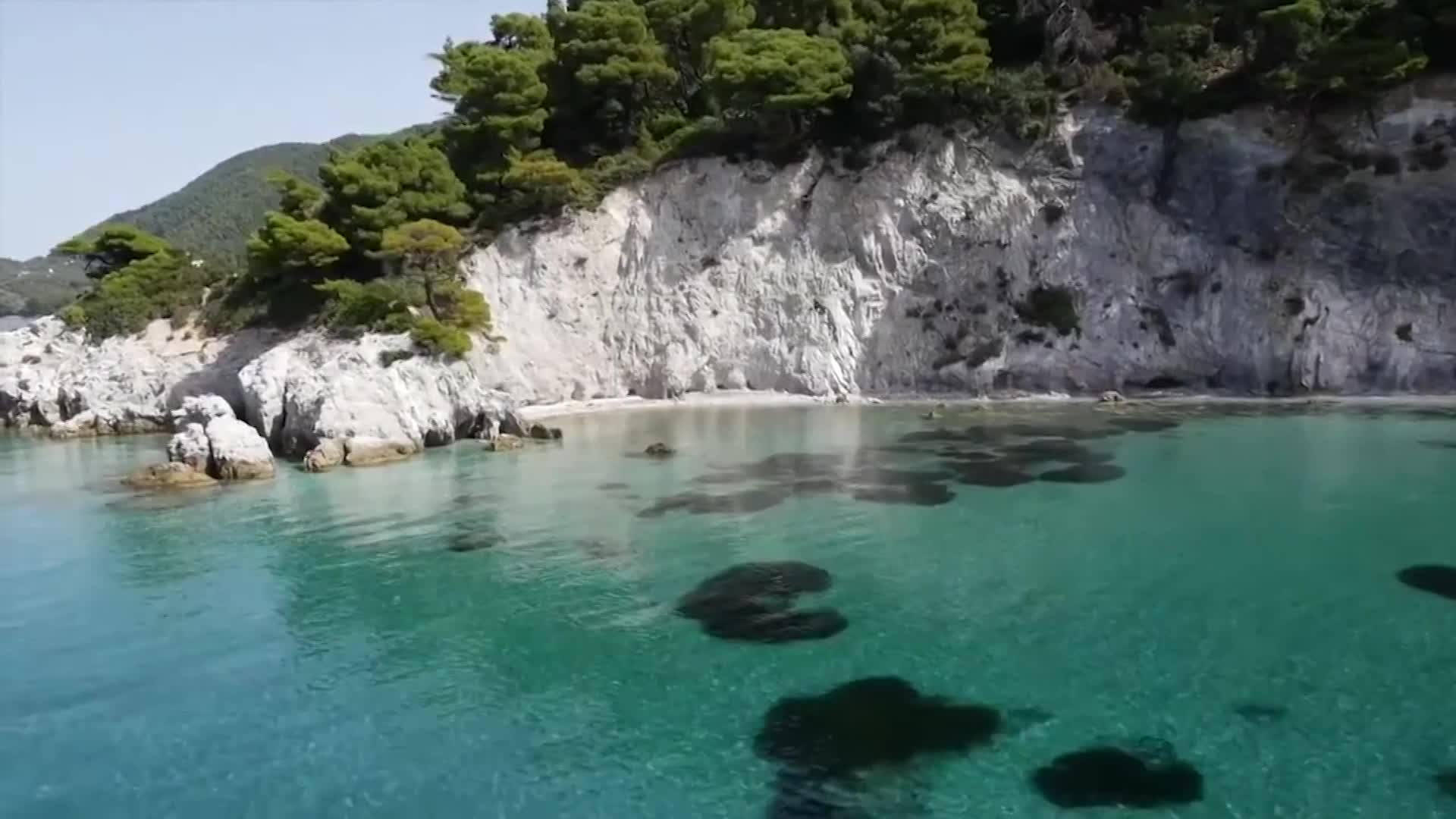 Thumbnail image for Filler-UJU-Mindfulness Minute - Cliff Beach