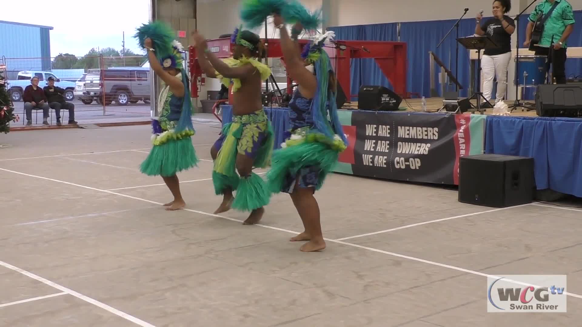 Thumbnail image for Swan-2024 Folkfest Island Breeze May31