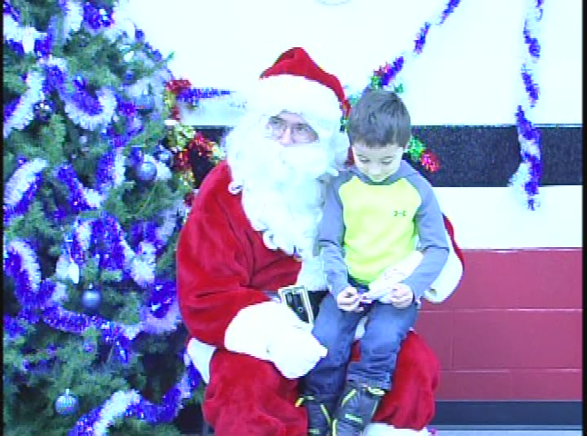 Thumbnail image for Gilb - Pictures with Santa - Dec 17, 2017