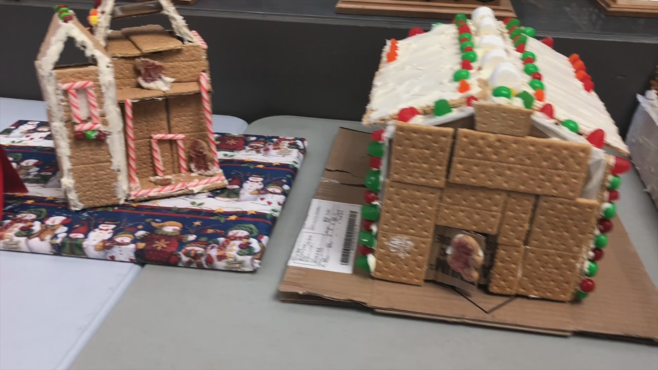 Thumbnail image for Swan-2018SVRSSGingerbread-Dec14